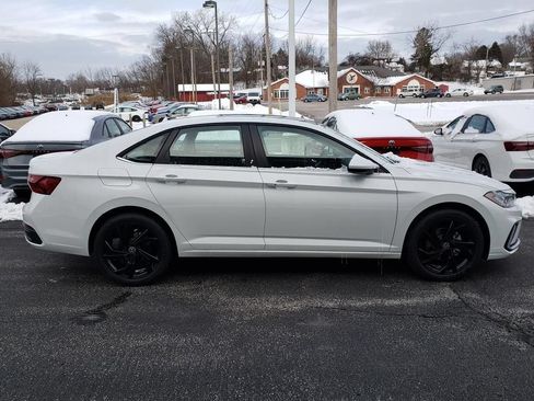 New 2026 Volkswagen Jetta SE FWD image 2
