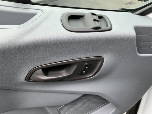 Used 2019 Ford Transit 150 XLT image 7