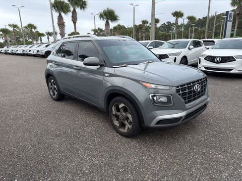 Used 2022 Hyundai Venue SEL image 4