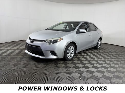 Used 2015 Toyota Corolla LE image 3