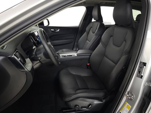 Certified 2025 Volvo XC60 B5 Plus AWD/4WD image 17