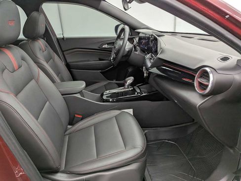 Used 2025 Chevrolet Trax RS w/ Sunroof Package FWD image 20