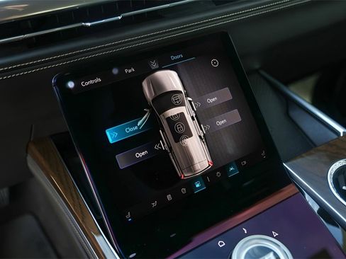 Used 2025 Cadillac Escalade Sport Platinum image 18