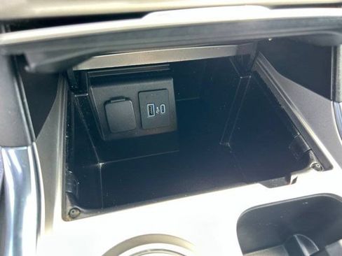 Used 2021 Ford Explorer XLT w/ Equipment Group 202A AWD/4WD image 34