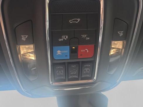 Used 2024 Jeep Wagoneer L Series II AWD/4WD image 31