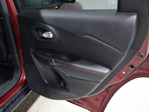 Used 2021 Jeep Cherokee Trailhawk image 22