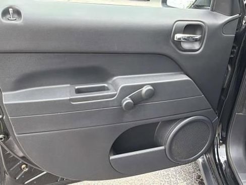 Used 2017 Jeep Patriot Sport AWD/4WD image 7