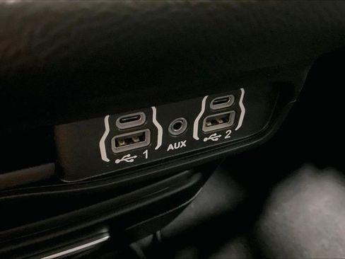 Used 2025 Chrysler Pacifica Select FWD image 34