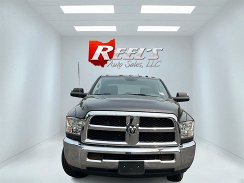 Used 2018 RAM 2500 Tradesman w/ Chrome Appearance Group AWD/4WD image 2