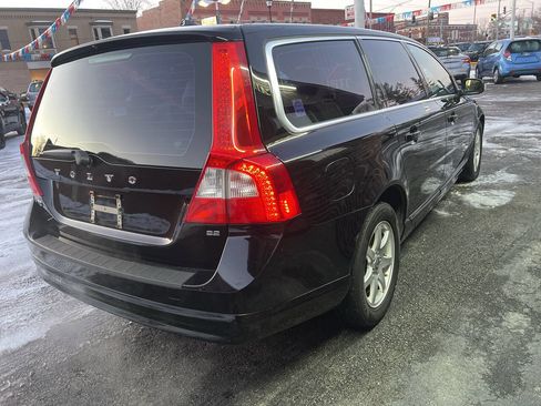 Used 2008 Volvo V70 image 4