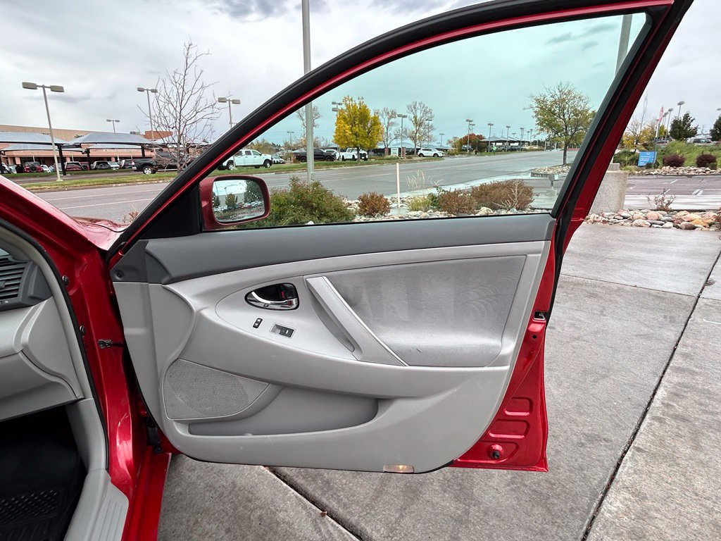 Used 2011 Toyota Camry LE FWD image 29