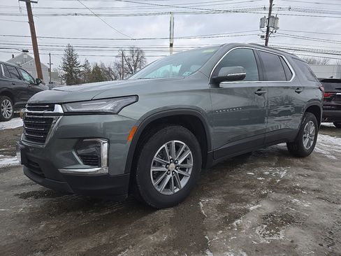 Used 2023 Chevrolet Traverse LT image 4