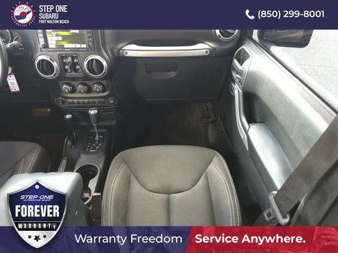 Used 2017 Jeep Wrangler Unlimited Sahara w/ Connectivity Group AWD/4WD image 16