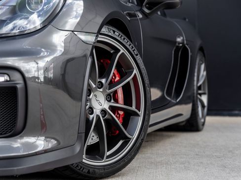 Certified 2016 Porsche Cayman GT4 RWD image 22