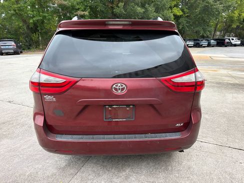Used 2017 Toyota Sienna XLE Premium FWD image 9