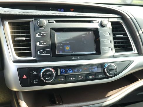 Used 2015 Toyota Highlander Plus AWD/4WD image 39