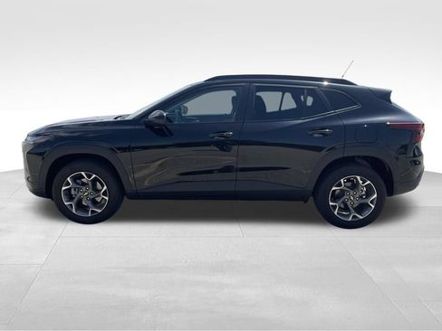 Used 2026 Chevrolet Trax LT w/ Driver Confidence Package FWD image 4