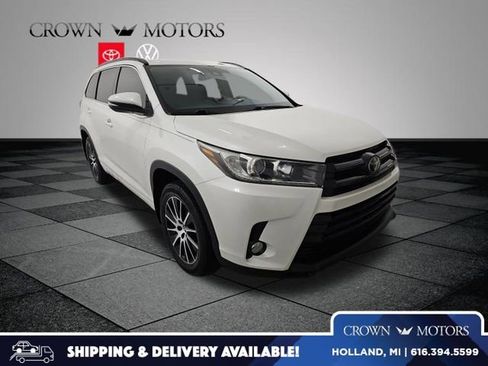 Used 2017 Toyota Highlander SE AWD/4WD image 1