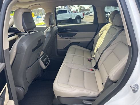 Used 2024 Lincoln Nautilus Premier w/ Equipment Group 102A image 9