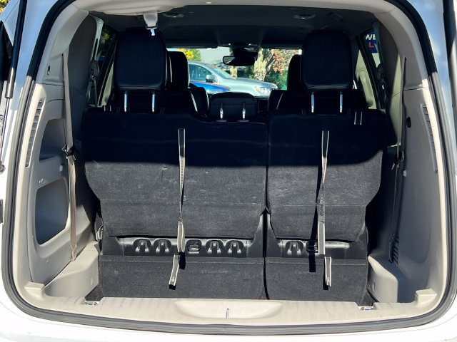 Used 2024 Chrysler Pacifica Touring-L FWD image 37