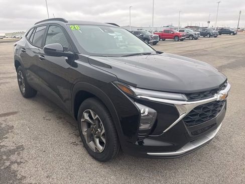 New 2026 Chevrolet Trax LT w/ Driver Confidence Package FWD image 4