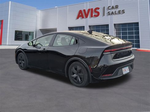 Used 2025 Toyota Prius LE image 3