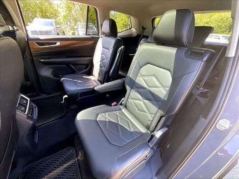 Used 2025 Volkswagen Atlas SE AWD/4WD image 15