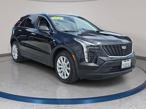 Used 2020 Cadillac XT4 Luxury w/ Cold Weather Package FWD image 4