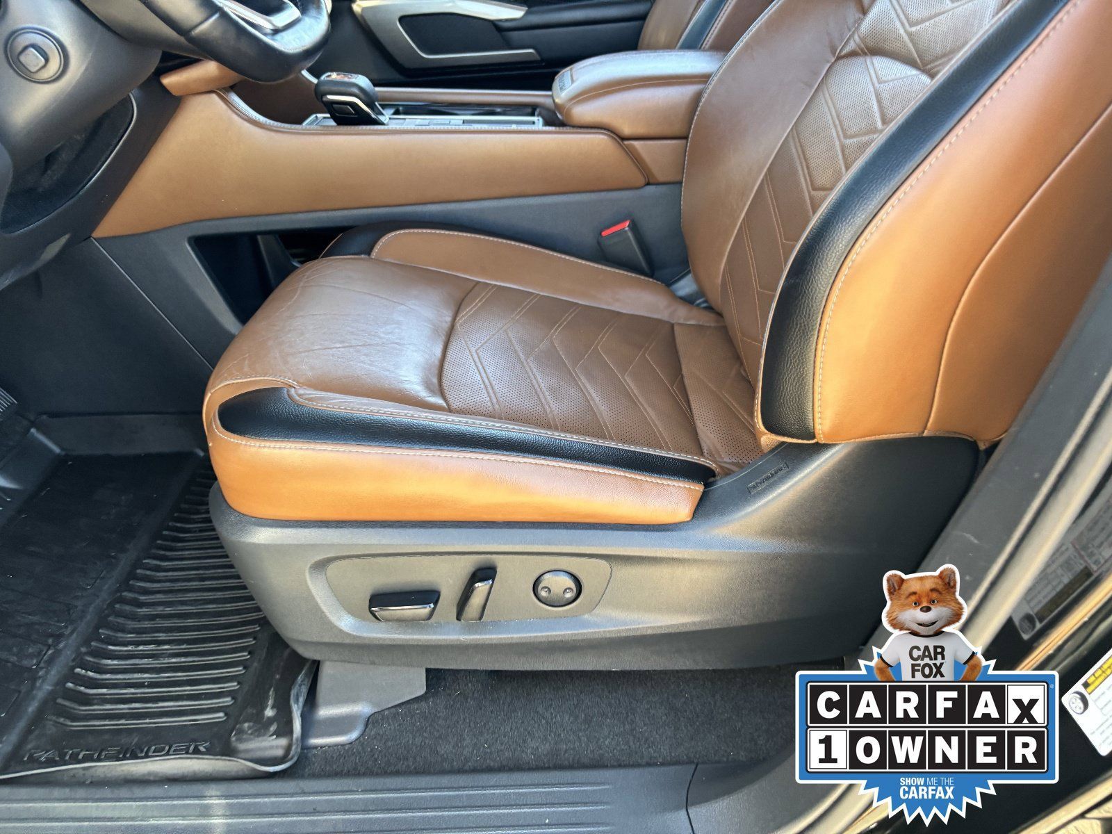 Used 2022 Nissan Pathfinder Platinum w/ Cargo Package FWD image 22