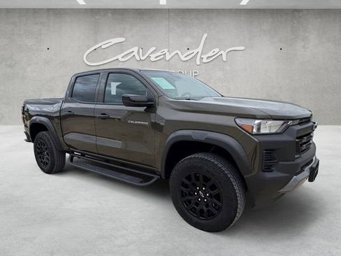 Used 2023 Chevrolet Colorado Trail Boss AWD/4WD image 2