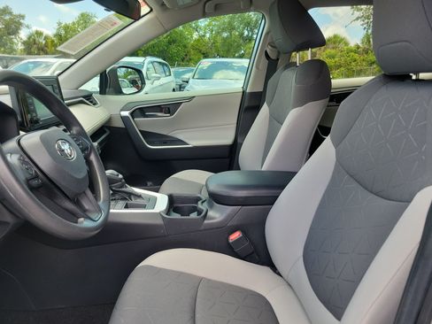 Used 2020 Toyota RAV4 XLE FWD image 20