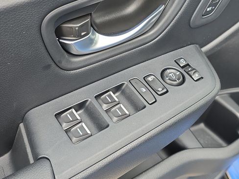 Used 2025 Honda Pilot TrailSport image 13