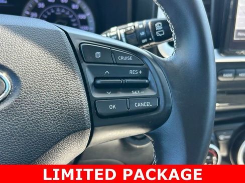 Used 2022 Hyundai Venue Limited FWD image 21