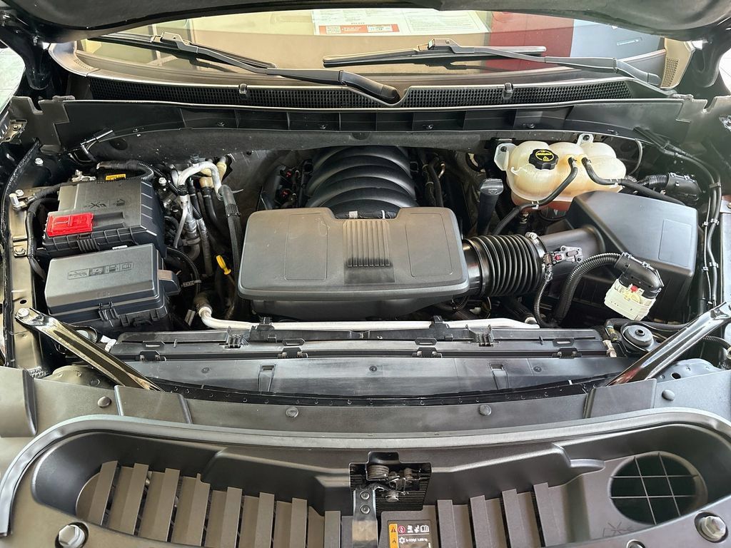 Used 2024 GMC Yukon AT4 w/ Technology Package AWD/4WD image 30