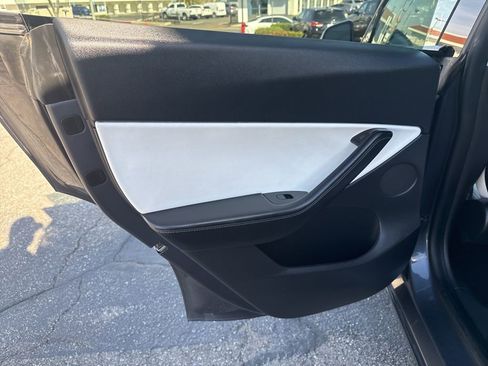 Used 2021 Tesla Model Y Long Range image 27