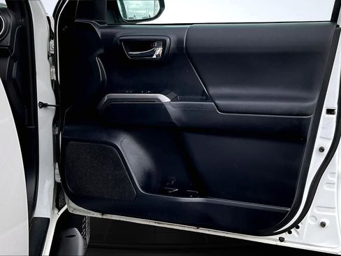 Used 2019 Toyota Tacoma TRD Off-Road image 29