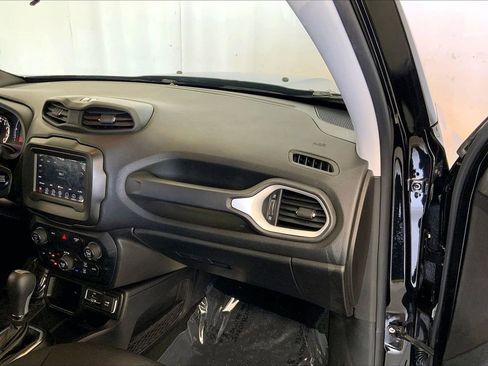 Used 2020 Jeep Renegade Latitude image 16