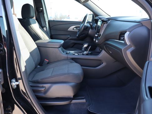 Used 2023 Chevrolet Traverse LT image 15