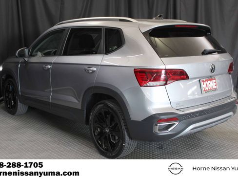 Used 2023 Volkswagen Taos SE w/ Panoramic Sunroof Package FWD image 15