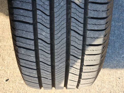 Used 2021 Toyota RAV4 XLE Premium image 12