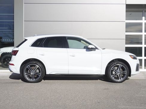 Used 2023 Audi Q5 e Premium w/ Convenience Package image 7