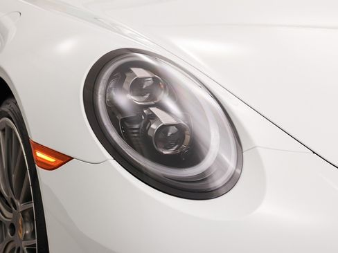 Used 2019 Porsche 911 Targa 4 AWD/4WD image 11