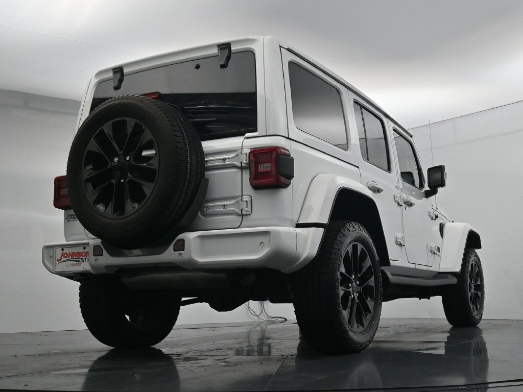 Used 2022 Jeep Wrangler Unlimited Sahara AWD/4WD image 36
