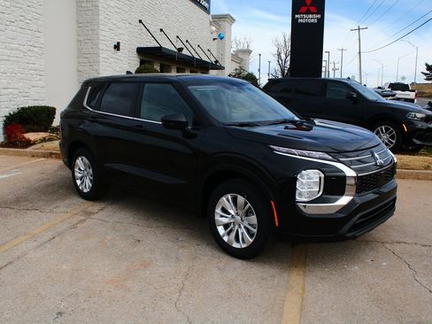 New 2026 Mitsubishi Outlander ES image 5