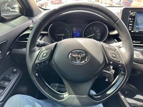 Used 2018 Toyota C-HR XLE FWD image 19