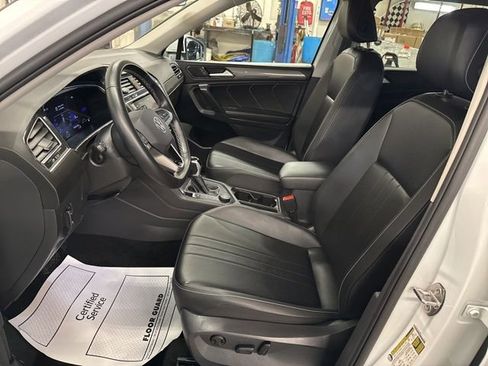 Used 2024 Volkswagen Tiguan SE image 11