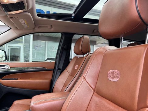 Used 2011 Jeep Grand Cherokee Overland Summit image 17