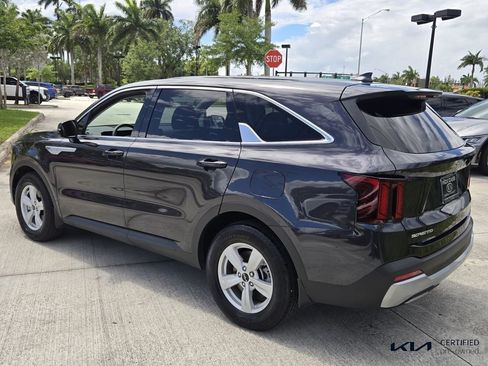Certified 2025 Kia Sorento LX image 8