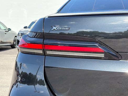 Used 2023 BMW 760i xDrive AWD/4WD image 9