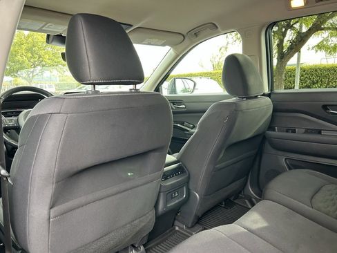 Used 2022 Nissan Pathfinder SV image 24